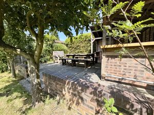 Garden Entertaining Space- click for photo gallery